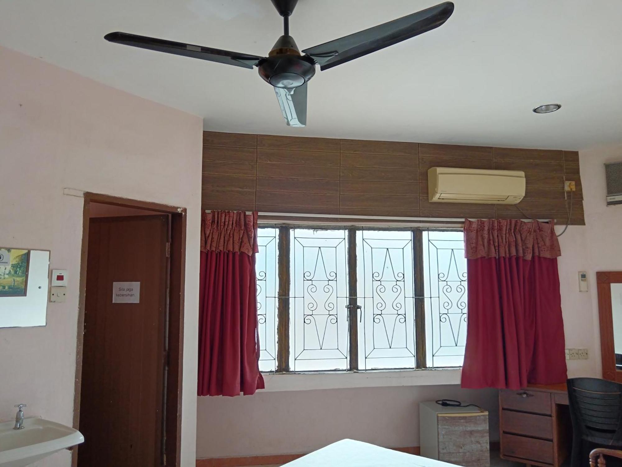 New Budget Inn Hotel Chukai Exterior foto